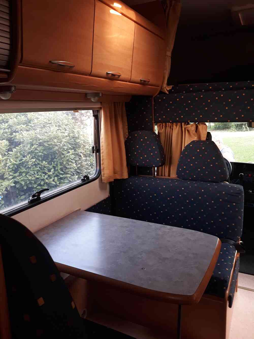 camping-car HYMER CAMP 524  intérieur  / coin cuisine