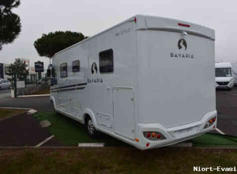 camping-car BAVARIA 741 LC  extérieur / latéral droit