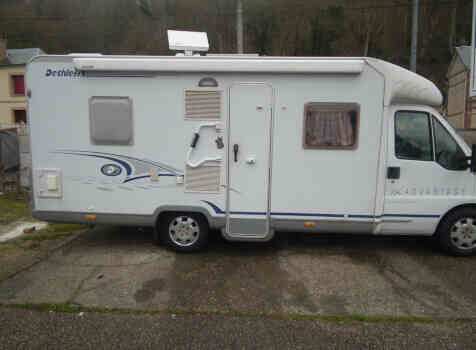 camping-car DETHLEFFS TX ADVANTAGE  extérieur / latéral gauche