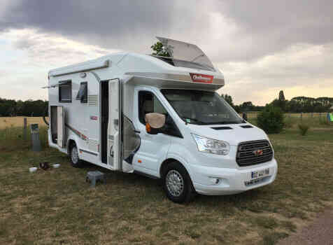 camping-car CHALLENGER 288 EB  extérieur / latéral droit