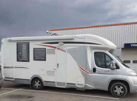 camping-car CHALLENGER MAGEO 119 EB  extérieur / latéral gauche