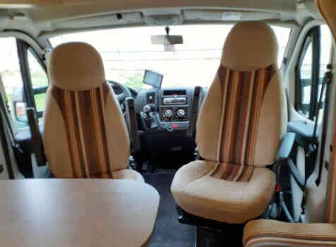 camping-car CHALLENGER MAGEO 119 EB  intérieur / coin salon