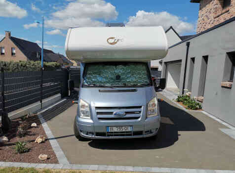 camping-car TEC FREETEC  extérieur / face avant