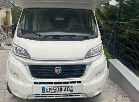 camping-car RIMOR SEAL 5  extérieur / face avant