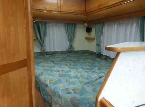 camping-car FLEURETTE GREBE  intérieur / couchage principal