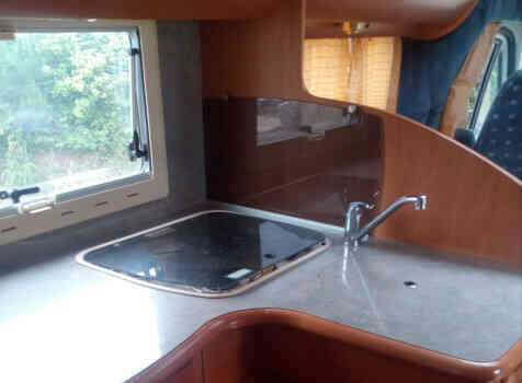 camping-car RAPIDO 760 F  intérieur  / coin cuisine