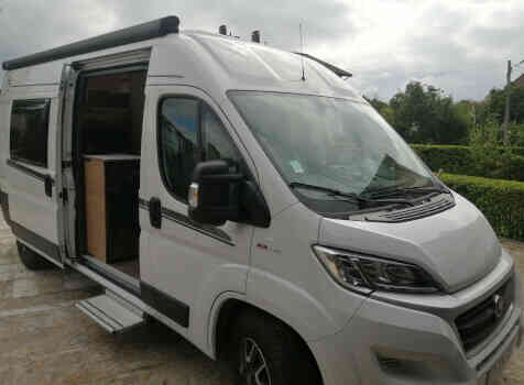 camping-car CARADO CLEVER 601  extérieur / latéral gauche