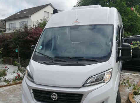 camping-car CARADO CLEVER 601  extérieur / face avant