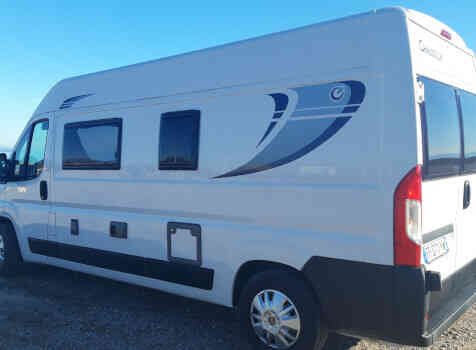 camping-car CHAUSSON TWIST V 594  extérieur / latéral gauche