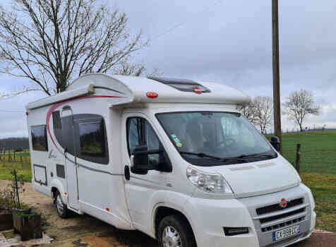 camping-car BURSTNER IXEO TIME IT 695  extérieur / latéral droit