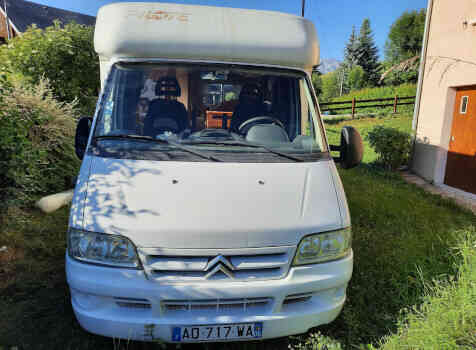 camping-car PILOTE P5  extérieur / face avant