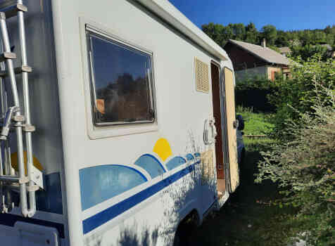 camping-car PILOTE P5  extérieur / latéral droit
