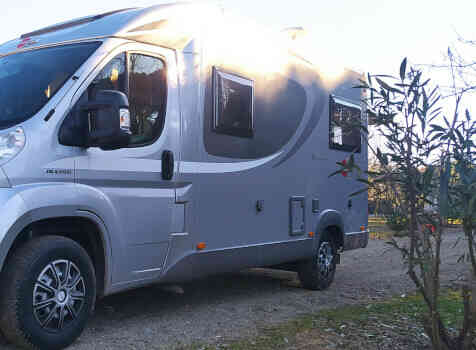 camping-car BURSTNER BREVIO T 645  extérieur / face avant