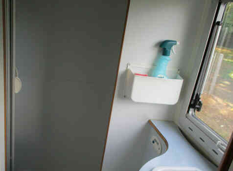 camping-car AUTOSTAR AUROS  intérieur / salle de bain  et wc