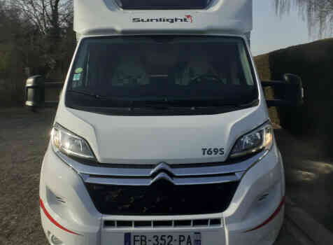 camping-car SUNLIGHT T 69 S  extérieur / face avant