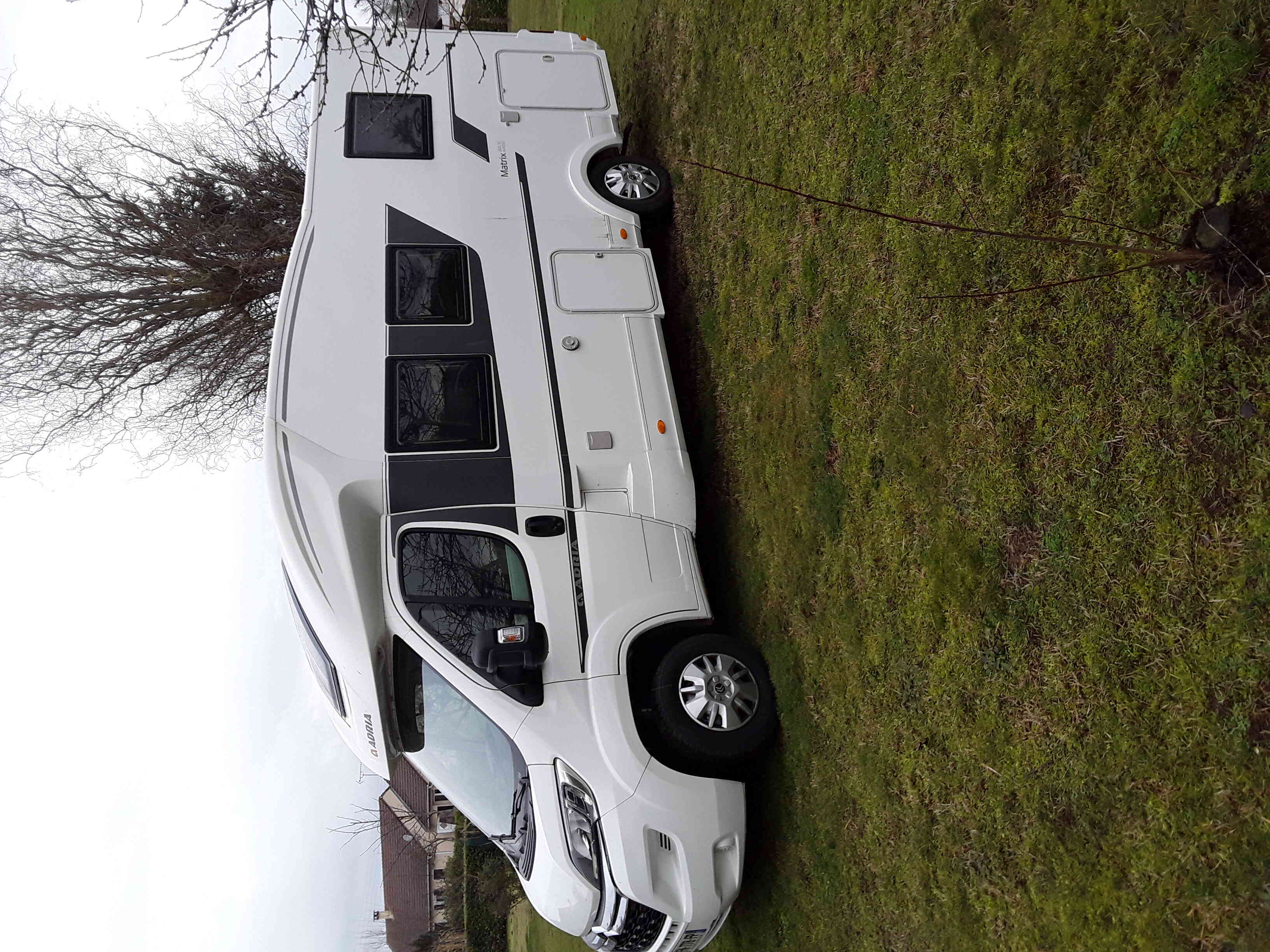 camping-car ADRIA MATRIX AXESS 600 SC   extérieur / latéral droit