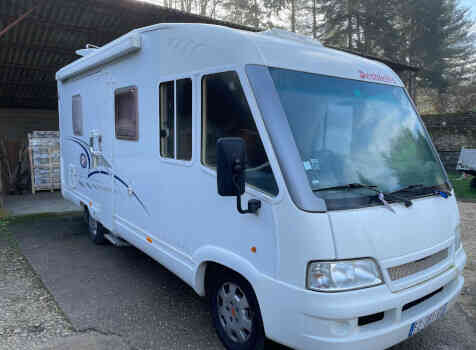 camping-car DETHLEFFS ADVANTAGE   extérieur / latéral gauche