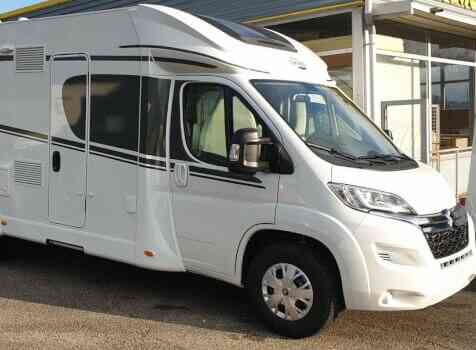 camping-car CARADO T 449  extérieur / face avant