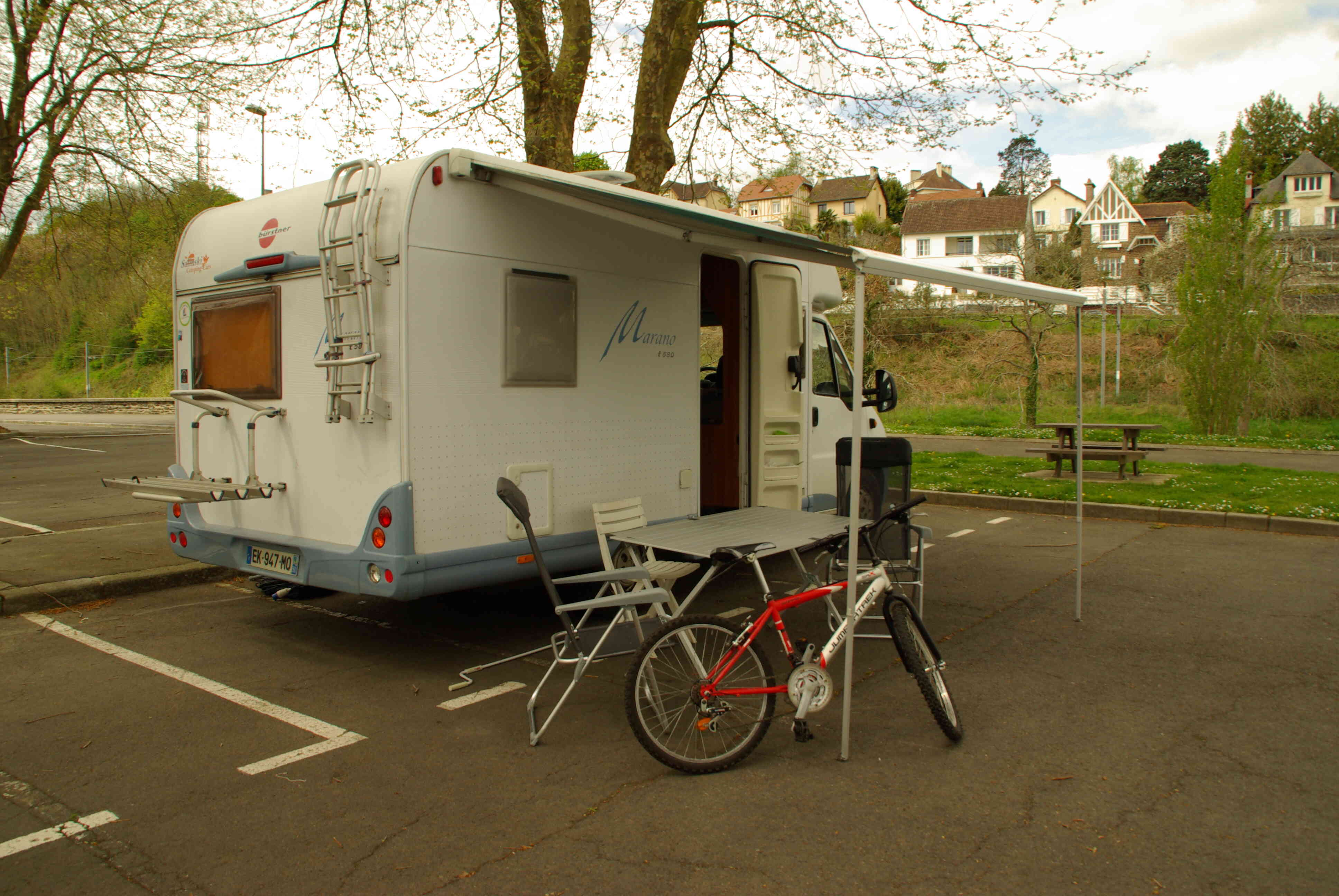camping-car BURSTNER MARANO T 580  extérieur / face avant