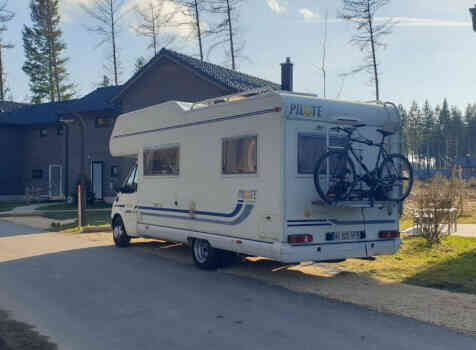 camping-car PILOTE FIRST 20  extérieur / arrière