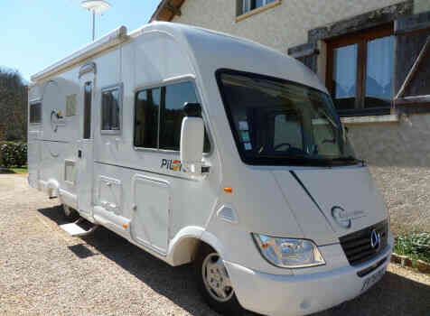 camping-car PILOTE FG 713 MERCEDES  extérieur / face avant