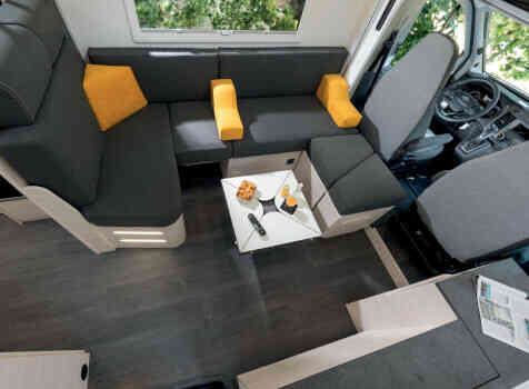 camping-car CHAUSSON  intérieur / coin salon