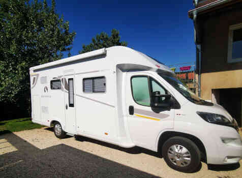 camping-car BAVARIA T 696 S   extérieur / face avant