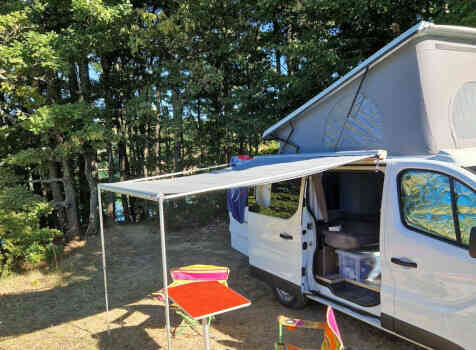 camping-car RENAULT TRAFIC   extérieur / face avant