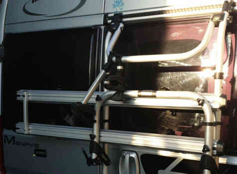 camping-car MC LOUIS MENFYS   extérieur / arrière