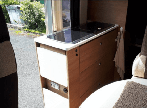 camping-car BENIMAR BENIVAN  intérieur  / coin cuisine