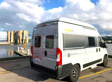 camping-car HYMER CAR   extérieur / latéral gauche