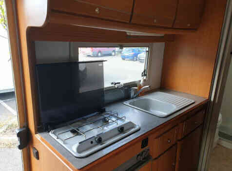 camping-car PILOTE FIRST 20  intérieur  / coin cuisine