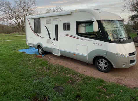 camping-car RAPIDO 9095DF  extérieur / latéral gauche