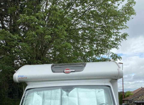 camping-car BURSTNER IT 586  extérieur / face avant