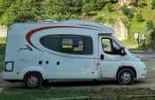 camping-car BURSTNER IT 586  extérieur / latéral gauche