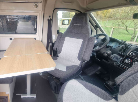 camping-car FONT VENDOME LEADER CAMP  intérieur / coin salon