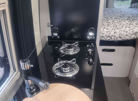 camping-car FONT VENDOME LEADER CAMP  intérieur  / coin cuisine