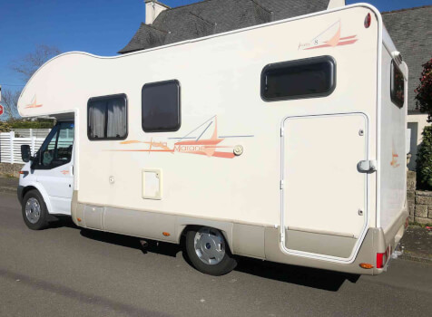 camping-car RIMOR KATAMARANO 8  extérieur / latéral gauche