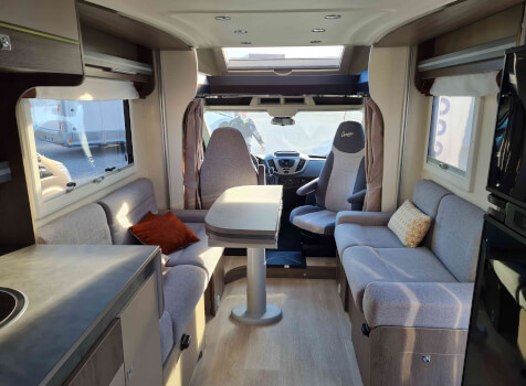 camping-car CHALLENGER GRAPHITE   intérieur / coin salon