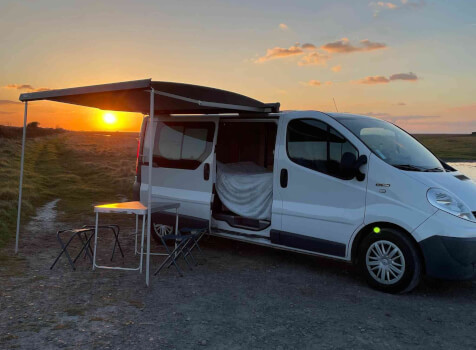 camping-car RENAULT TRAFIC  extérieur / face avant