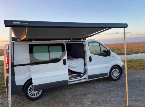 camping-car RENAULT TRAFIC  extérieur / latéral gauche
