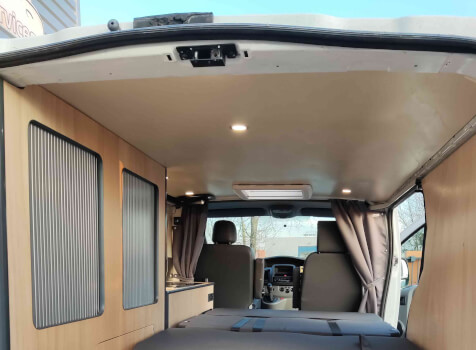 camping-car RENAULT TRAFIC  extérieur / arrière