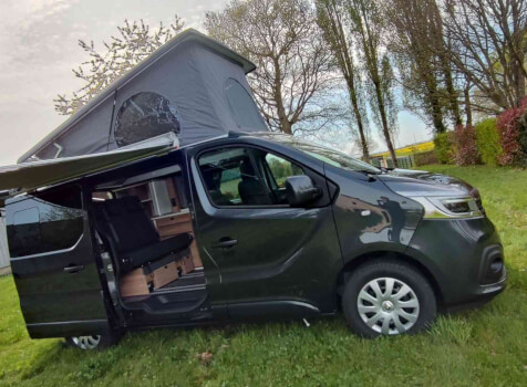 camping-car BAVARIA RENAULT TRAFIC   extérieur / face avant