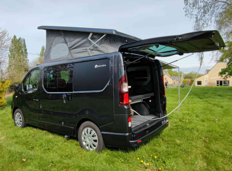 camping-car BAVARIA RENAULT TRAFIC   extérieur / latéral gauche