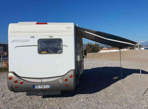 camping-car HYMER B 584  extérieur / arrière