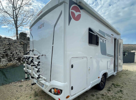 camping-car PILOTE P 726 FC EVIDENCE  extérieur / arrière