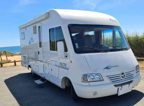 camping-car PILOTE REFERENCE G 692  extérieur / latéral droit