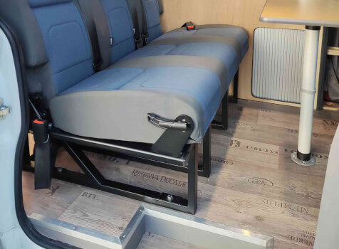 camping-car RENAULT TRAFIC  extérieur / latéral droit