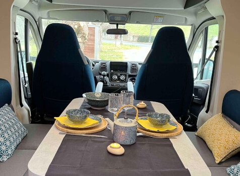 camping-car CHAUSSON X550  intérieur / coin salon
