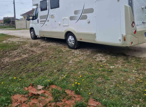 camping-car CI RIVIERA   extérieur / latéral gauche